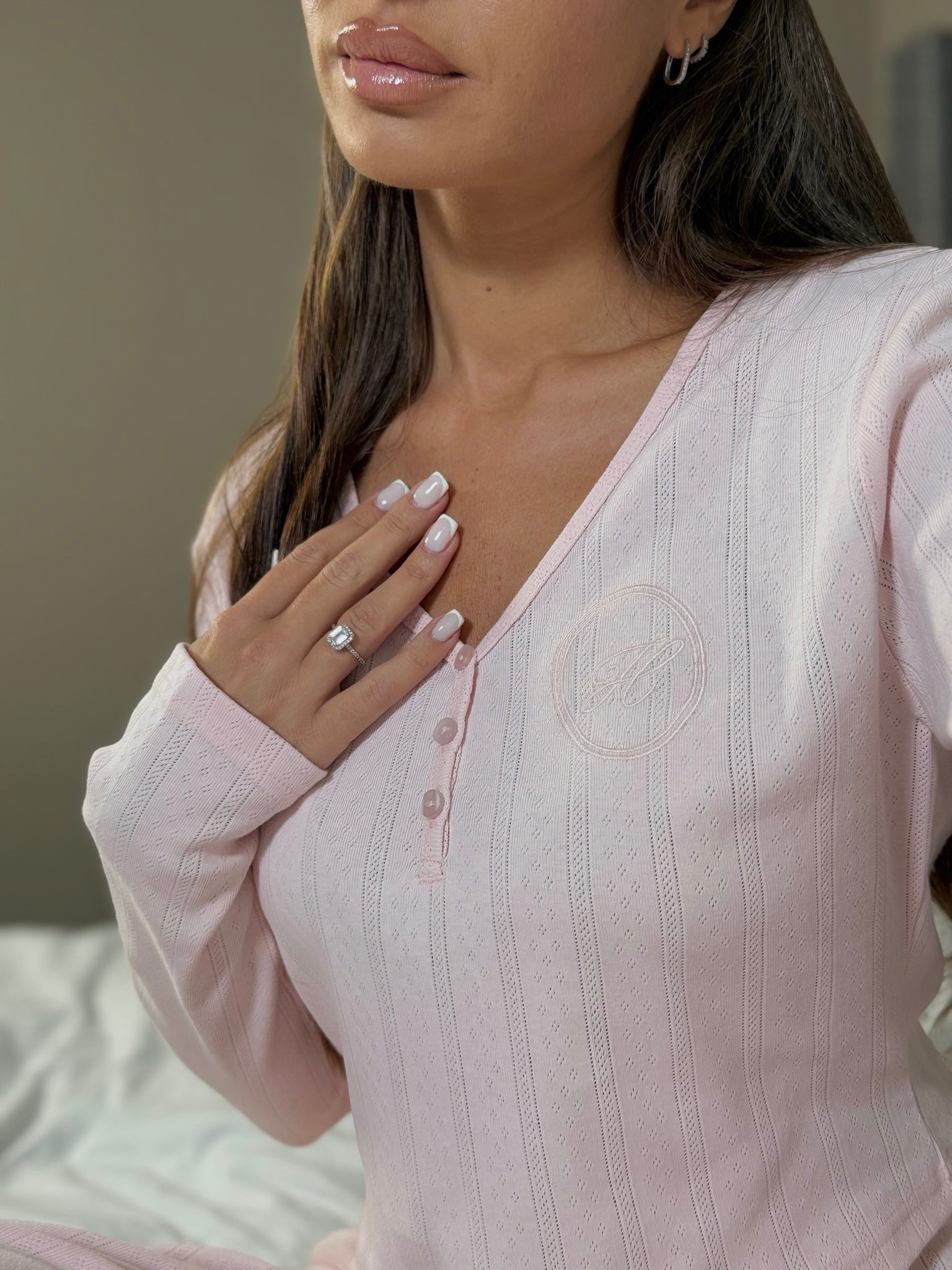 Détail de la maille délicate en coton pointelle du pyjama rose Honoré’s Sisters