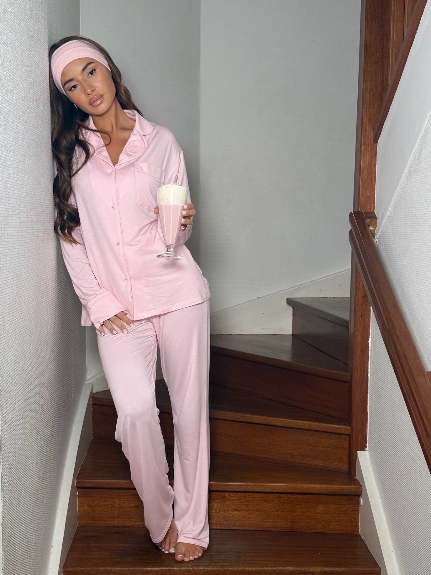 Pyjama femme Le Love Comfy en modal rose, ensemble deux pièces fluide et satinée signé Honoré’s Sisters.